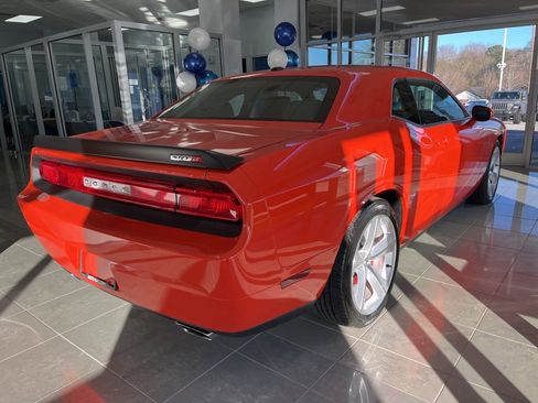 Used 2009 Dodge Challenger SRT8 w/ SRT Option Group II image 5