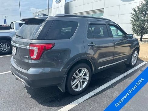 Used 2017 Ford Explorer XLT w/ Equipment Group 202A AWD/4WD image 4