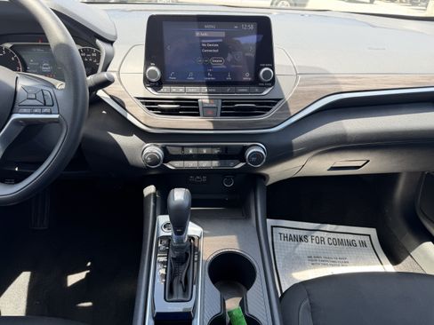 Used 2025 Nissan Altima 2.5 SV FWD image 16