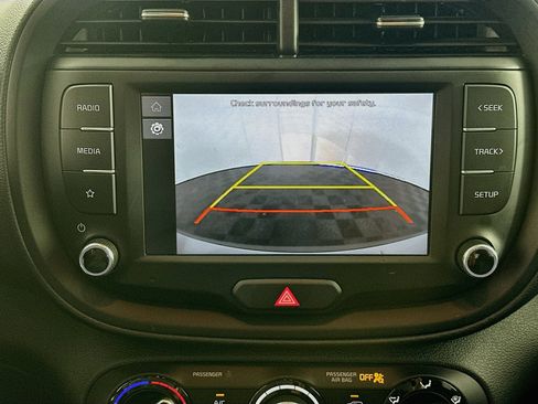 Used 2025 Kia Soul LX w/ LX Technology Package FWD image 22