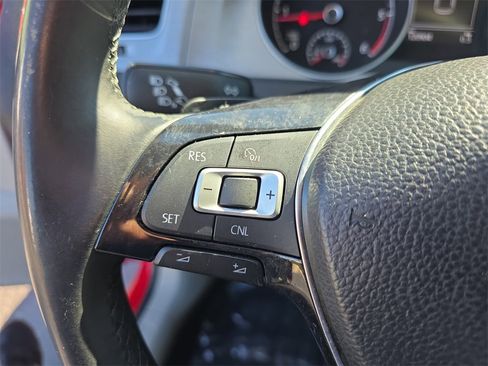 Used 2015 Volkswagen Golf TDI S image 28