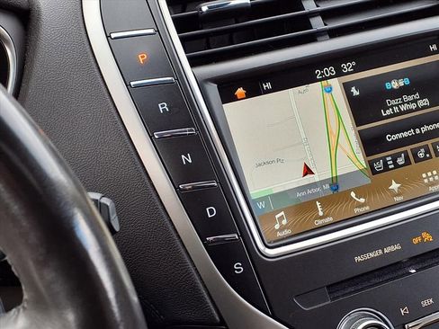 Used 2017 Lincoln MKX Reserve w/ Driver Assistance Package image 23