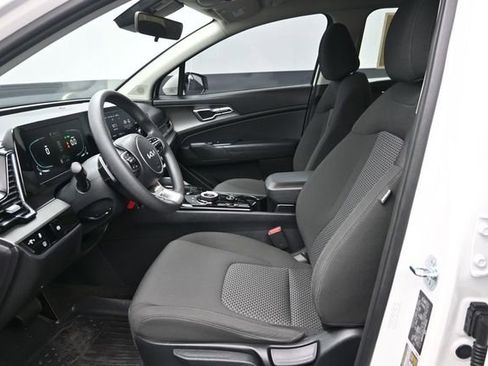 Used 2025 Kia Sportage LX FWD image 11