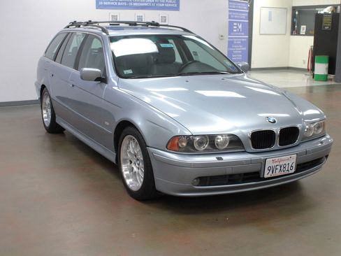 Used 2003 BMW 525i Wagon image 2