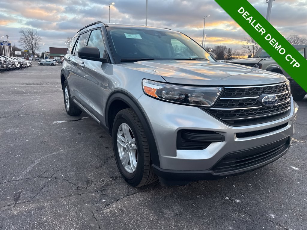 Used 2023 Ford Explorer XLT AWD/4WD image 4