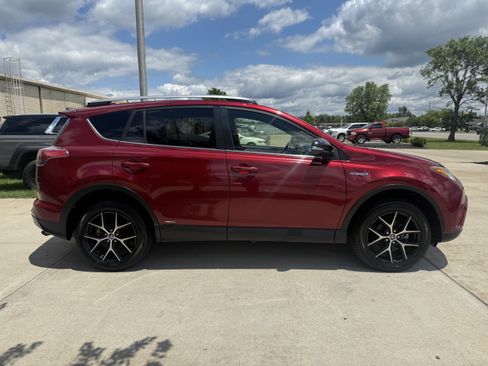 Used 2018 Toyota RAV4 SE AWD/4WD image 8