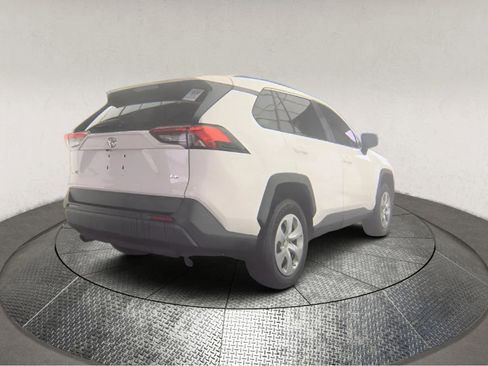 Used 2020 Toyota RAV4 LE image 2