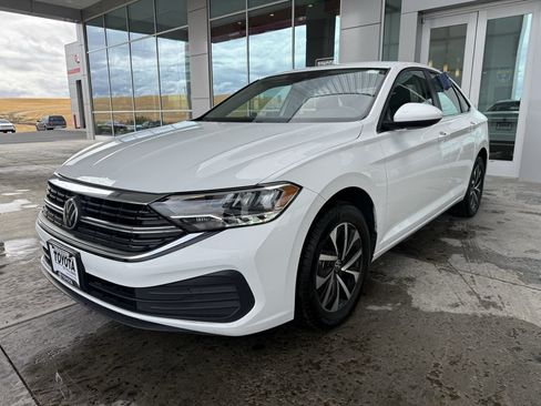 Used 2024 Volkswagen Jetta S FWD image 4