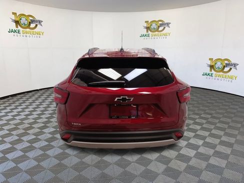 Used 2025 Chevrolet Trax LT w/ Driver Confidence Package image 9