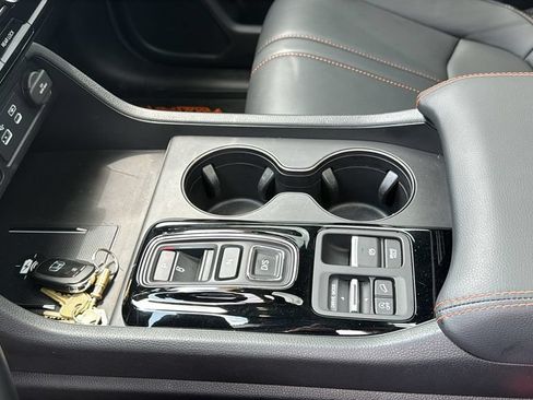 Used 2025 Honda Pilot TrailSport image 22