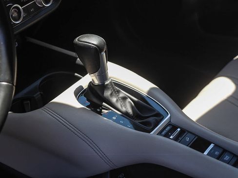 Used 2023 Honda HR-V EX-L image 18