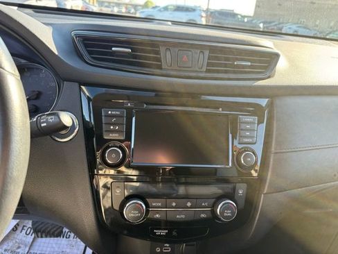 Used 2020 Nissan Rogue SV image 12