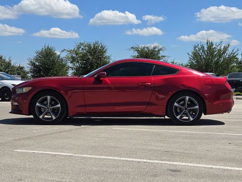 Used 2015 Ford Mustang Coupe RWD image 2