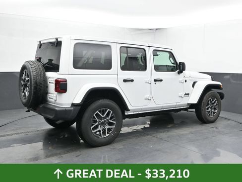 Used 2025 Jeep Wrangler Unlimited Sahara AWD/4WD image 4