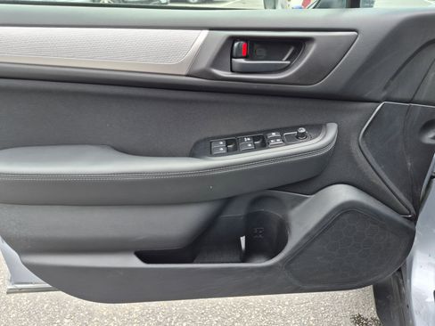 Used 2019 Subaru Outback 2.5i AWD/4WD image 14