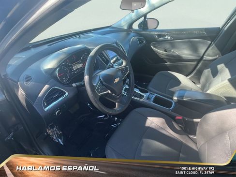 Used 2019 Chevrolet Cruze LT image 14
