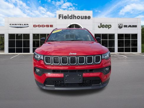 Used 2024 Jeep Compass Latitude AWD/4WD image 8