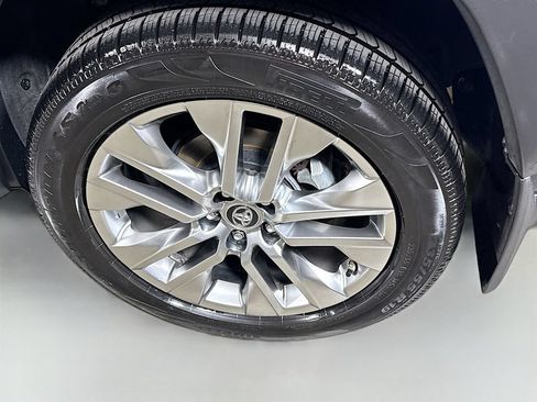 Used 2019 Toyota RAV4 Limited w/ Cold Weather Package AWD/4WD image 9