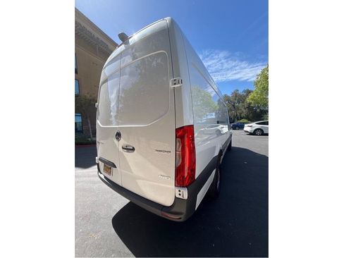 Used 2024 Mercedes-Benz Sprinter 2500 image 7