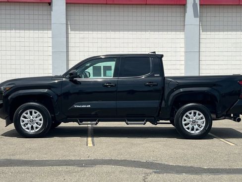 Certified 2025 Toyota Tacoma SR5 AWD/4WD image 9