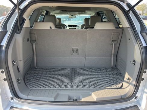 Used 2016 Chevrolet Traverse LT image 6