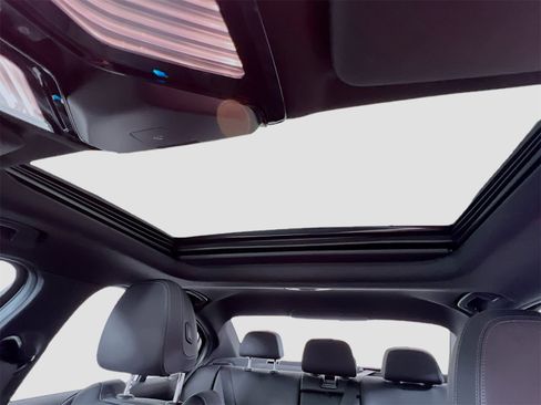 Used 2025 BMW 330i Sedan image 15