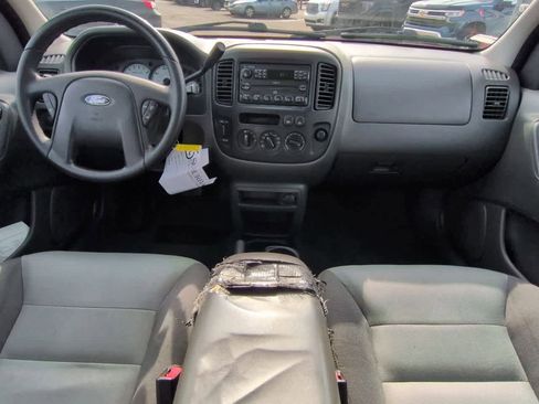 Used 2004 Ford Escape XLS image 15