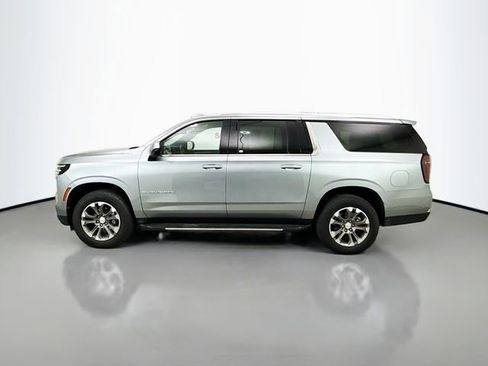 Used 2025 Chevrolet Suburban LT RWD image 6