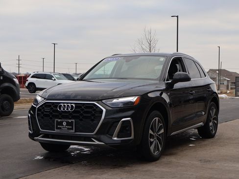 Used 2022 Audi Q5 2.0T Premium w/ Convenience Package image 3