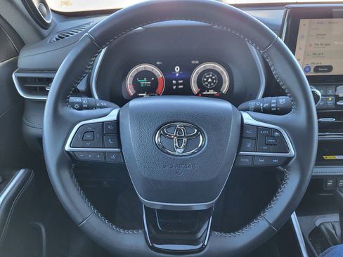 Used 2025 Toyota Highlander XSE image 9
