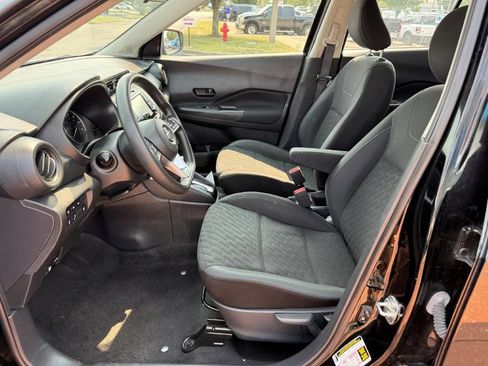 Used 2021 Nissan Kicks S FWD image 12