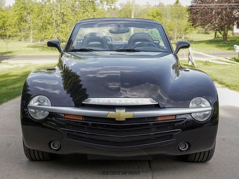 Used 2005 Chevrolet SSR w/ Preferred Equipment Group RWD image 13
