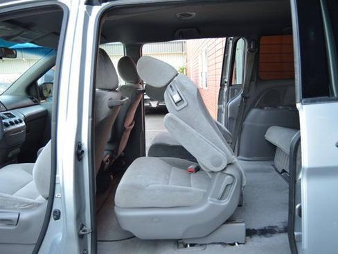 Used 2010 Honda Odyssey LX image 16