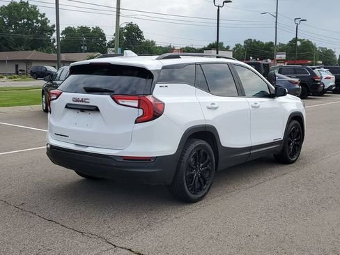 Used 2022 GMC Terrain SLE w/ Driver Convenience Package FWD image 3