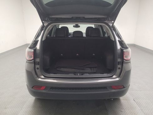 Used 2020 Jeep Compass Latitude FWD image 29