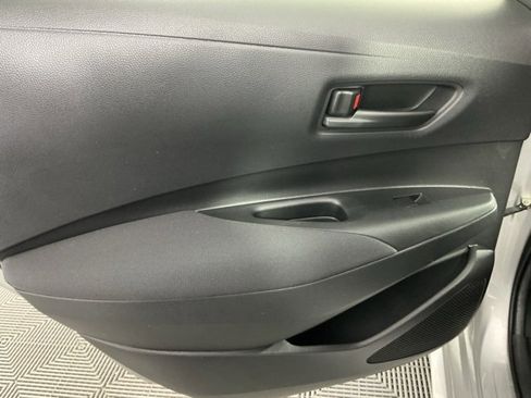 Used 2022 Toyota Corolla LE image 9