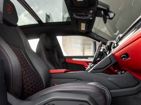 Used 2022 Lamborghini Urus AWD/4WD image 44