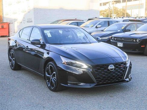 Used 2024 Nissan Altima 2.5 SR image 3