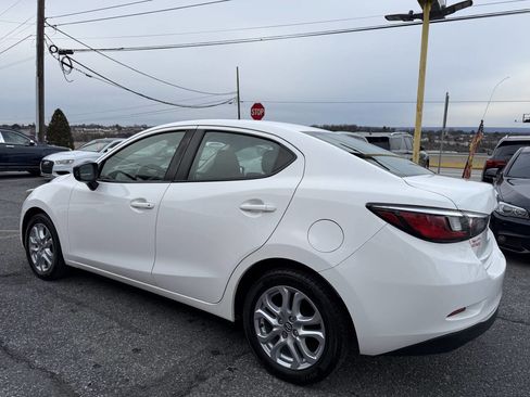 Used 2017 Toyota Yaris iA image 7