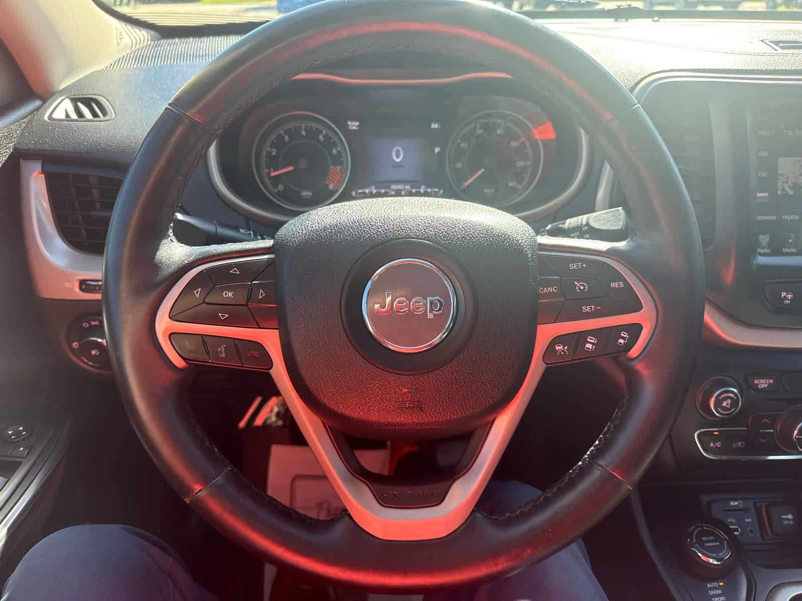 Used 2014 Jeep Cherokee Limited w/ Technology Group AWD/4WD image 20