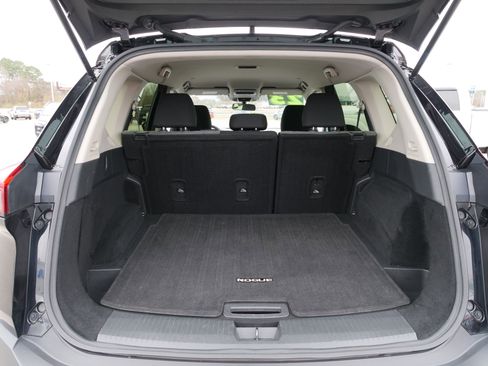 Used 2023 Nissan Rogue SV image 14