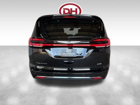 New 2026 Chrysler Pacifica Select image 6