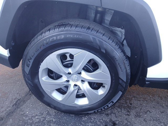 Used 2021 Toyota RAV4 LE FWD image 10