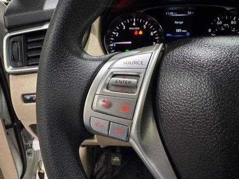 Used 2016 Nissan Rogue SV image 37