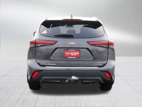 Certified 2022 Toyota Highlander XLE image 6