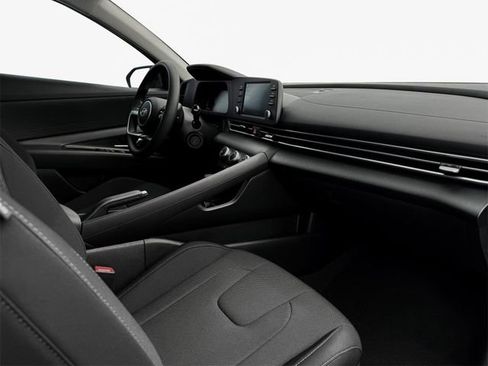 New 2025 Hyundai Elantra SE image 16