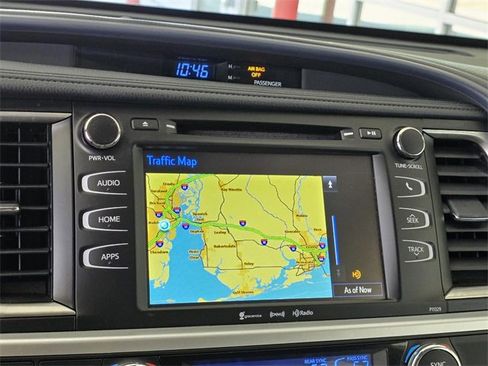 Used 2018 Toyota Highlander LE image 17