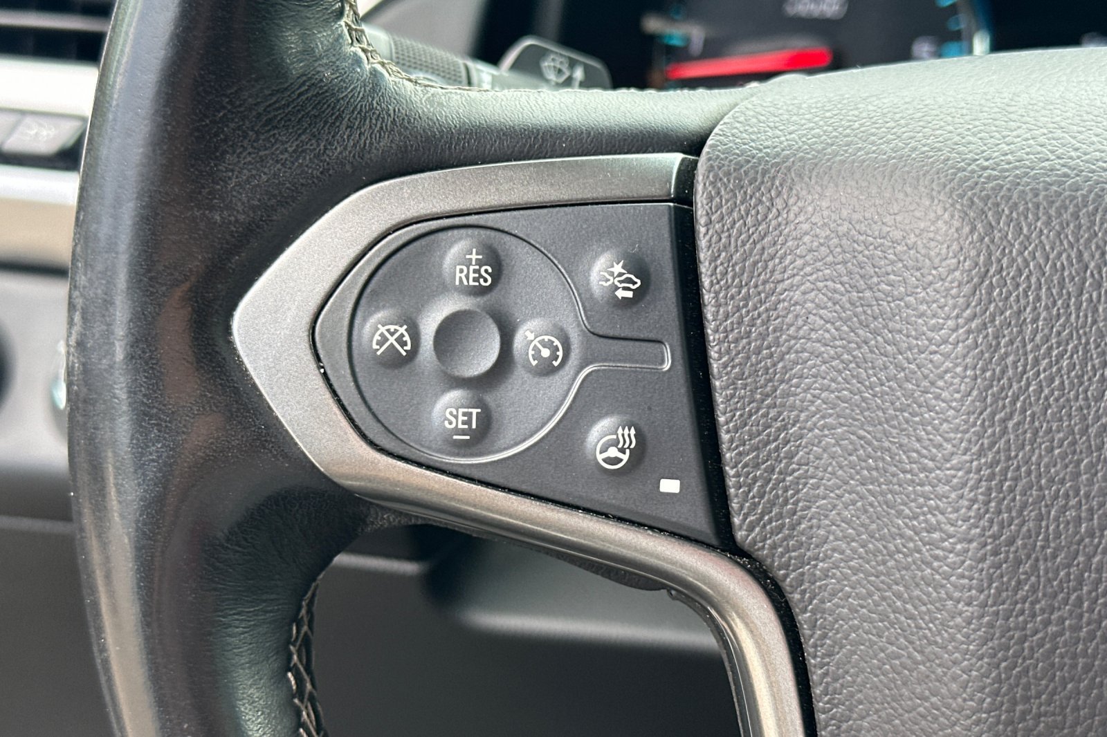 Used 2019 Chevrolet Suburban Premier w/ Premier Plus Edition AWD/4WD image 35