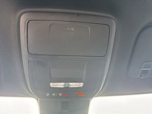 Used 2025 Chevrolet Traverse LT FWD image 27