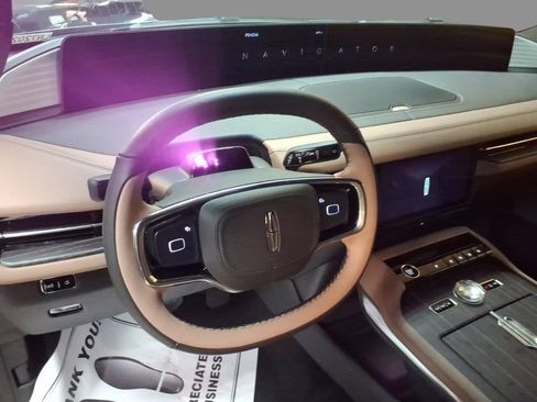 New 2027 Lincoln Navigator Black Label AWD/4WD image 12